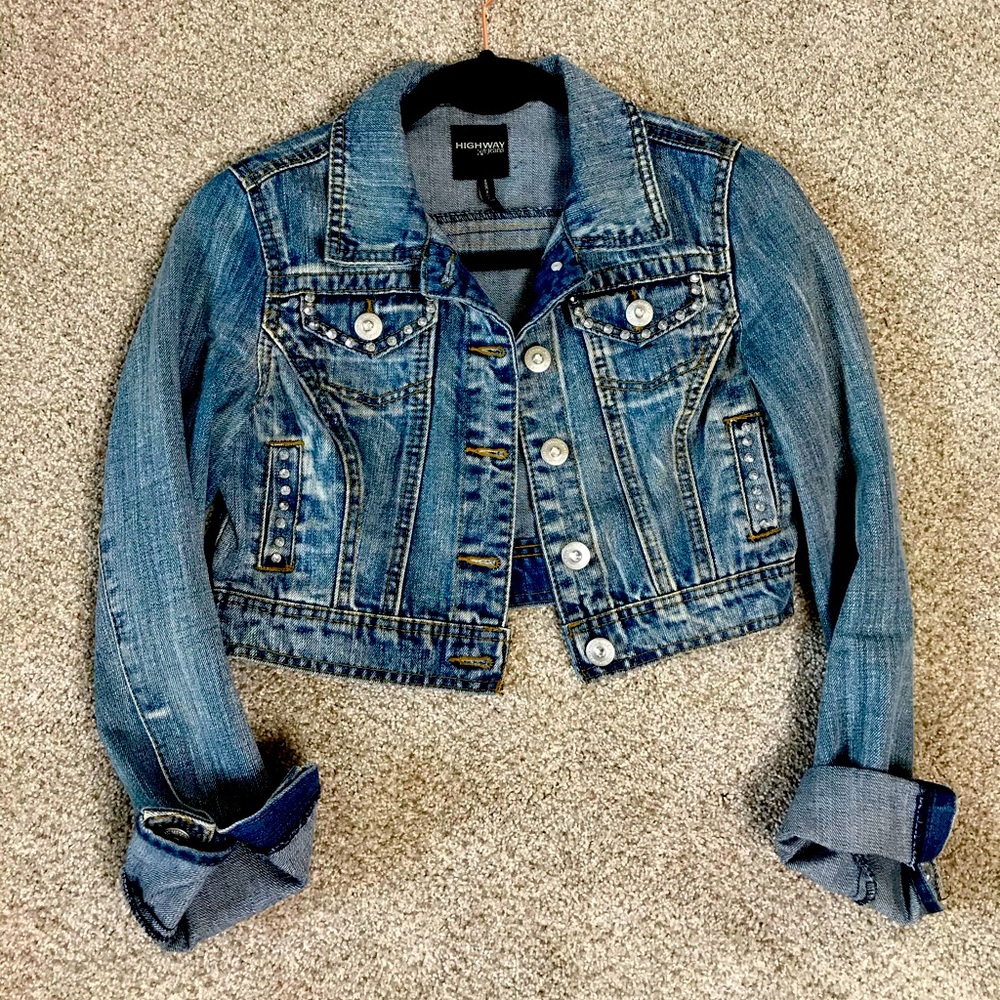 Cropped denim jacket